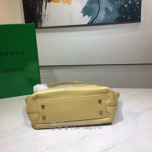 Bottega veneta高端女包 96009s小號 寶緹嘉Arco33油蠟牛皮包 BV經典款蝙蝠包手提包  gxz1242